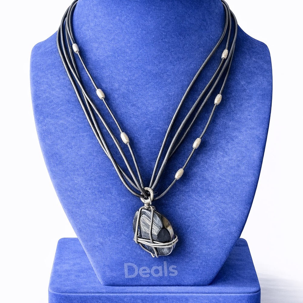 Elegant Silver Pendant Necklace - Picture 3 of 6